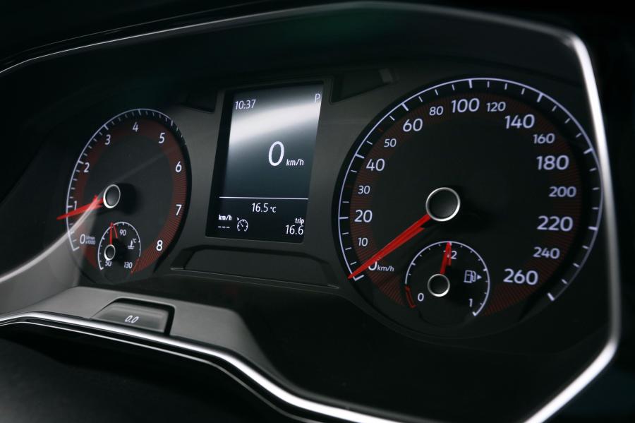 Панель приборов Volkswagen Jetta Trendline 2018 года  (MX) (фото 19 из 21)